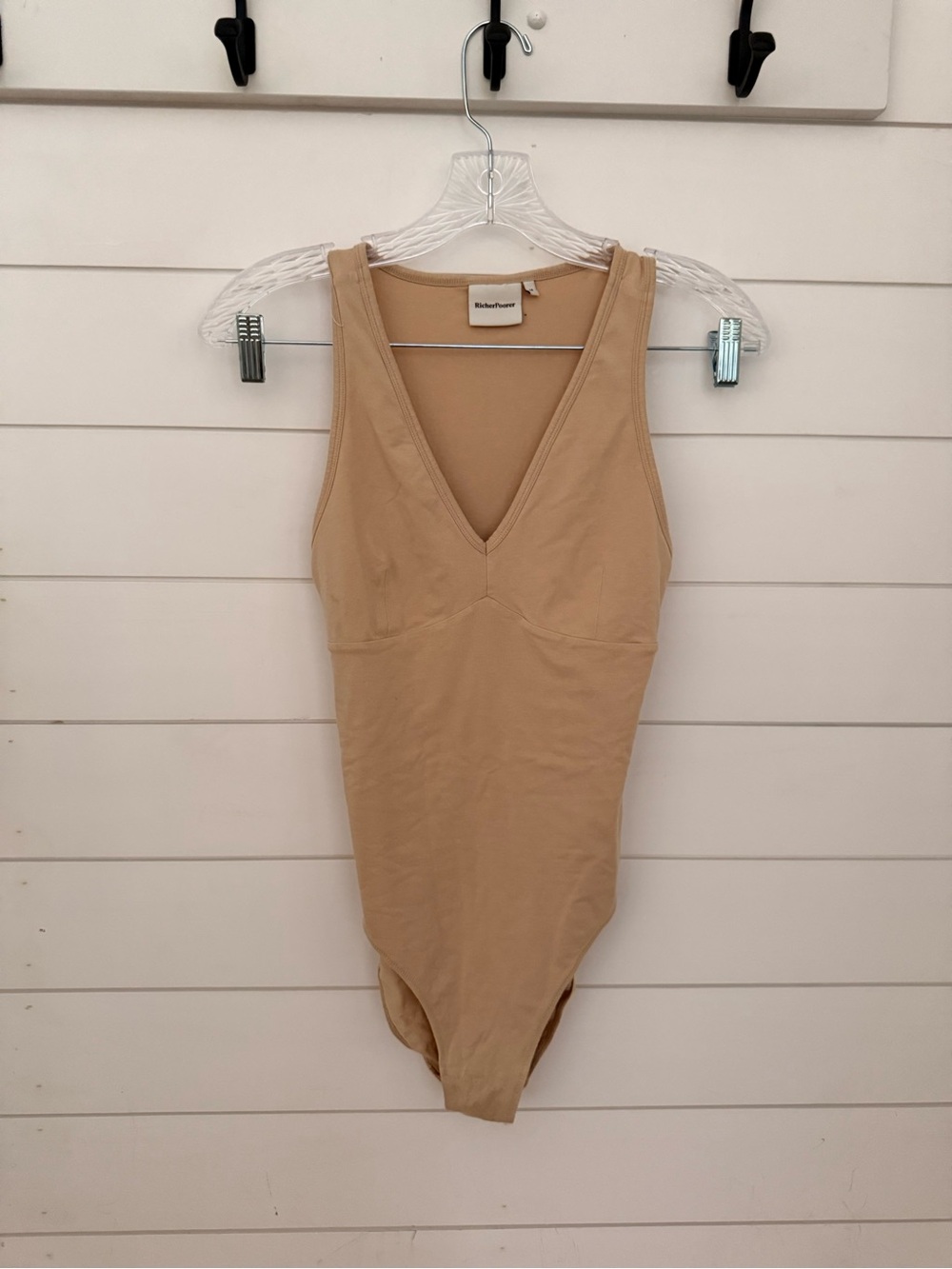 Richer Poorer Tan V-Neck Seamless Bodysuit Balletcore‎ size M